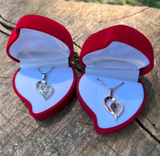 COLLAR 'TE AMO' EN 100 IDIOMAS™ - Diseño exclusivo con caja de lujo | PROMO Quema de Stock por Año Nuevo - ¡Últimas 10 unidades disponibles hoy, paga al recibir!